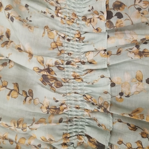 💕CURRENT AIR💕 Smocked Waist Split Neck Blouse ~ Sage Botanical Print S NWT - Picture 5 of 11